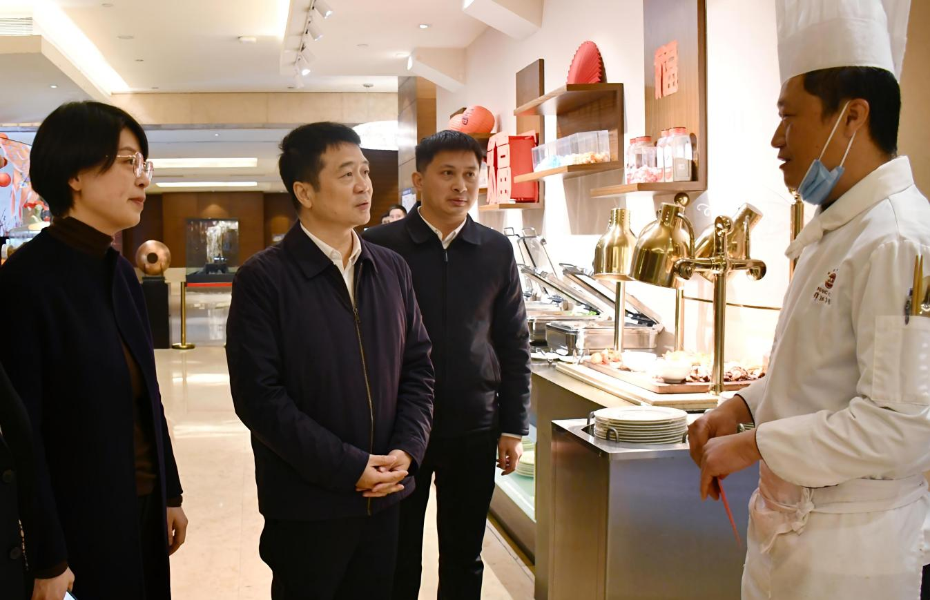 省德扑之星集团领导率队开展春节前走访慰问